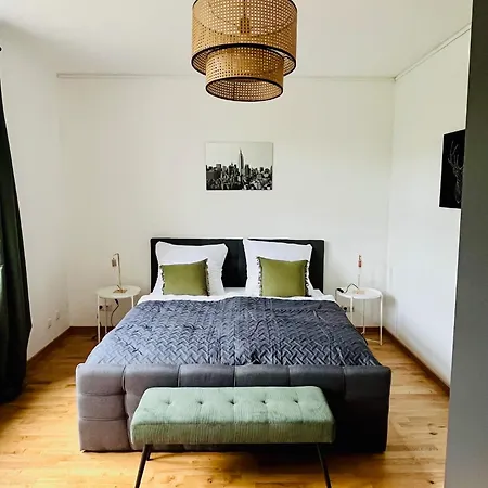 Luxusapartment Im Dichterviertel *garten*parkplatz*wifi* *